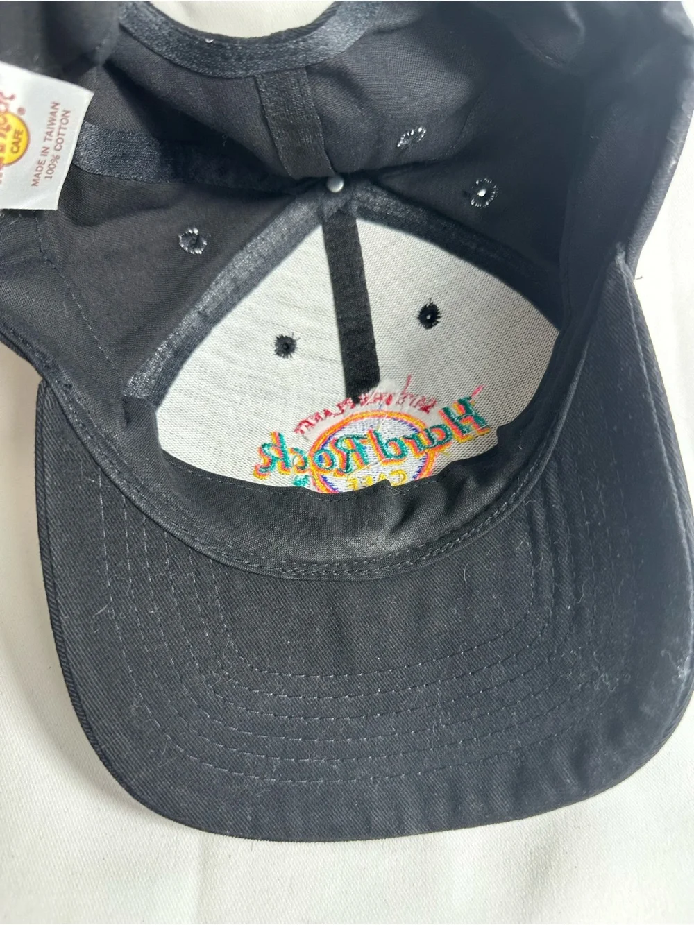 H18. Vintage 90s Hard Rock Cafe Honolulu with Embroidered Logo Baseball Cap